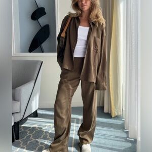 Djerf Avenue On the Go Pants Mocha